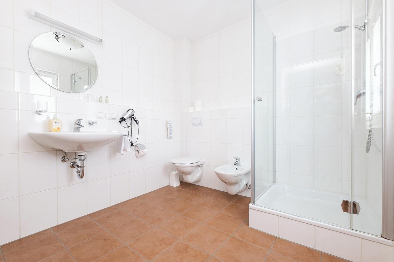 Hotel Garni Jacobs Bonn Bagian luar foto